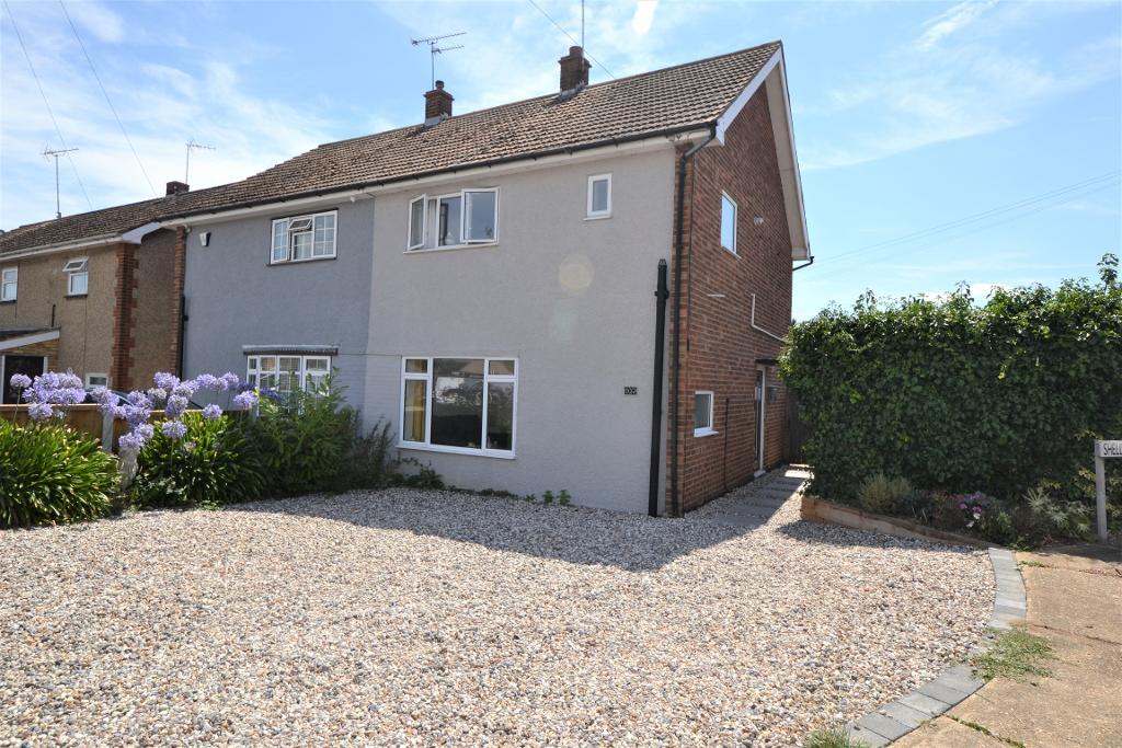 3 Bedroom SemiDetached House For Sale in Digby Road, Corringham, Essex