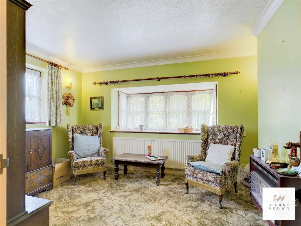 2 Bedroom Detached Bungalow For Sale in The Avenue, Fobbing, Essex