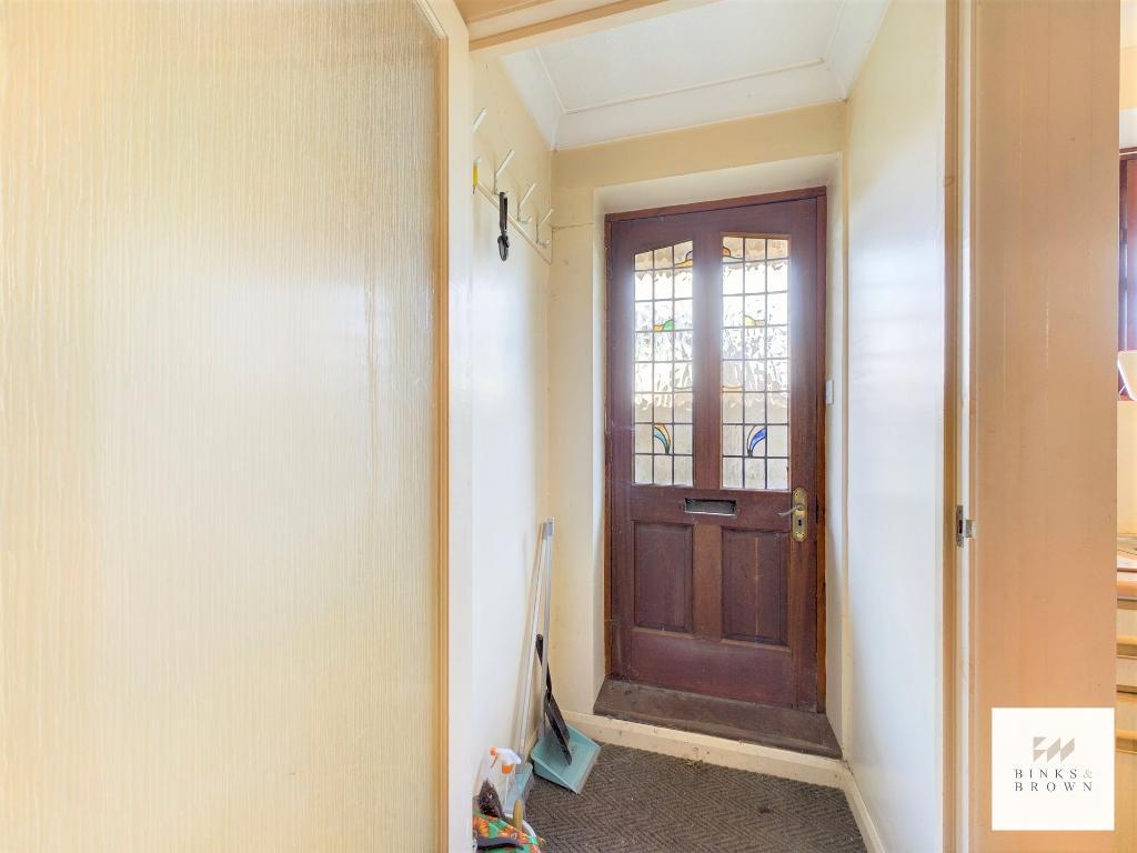 2 Bedroom Detached Bungalow For Sale in The Avenue, Fobbing, Essex