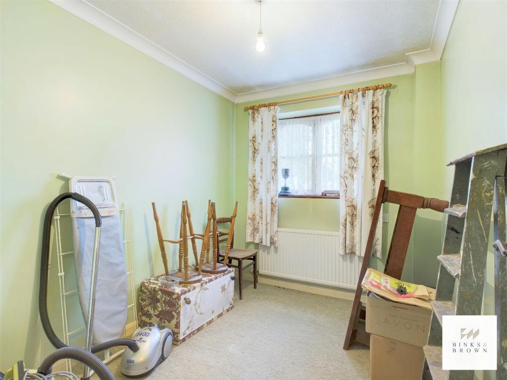 2 Bedroom Detached Bungalow For Sale in The Avenue, Fobbing, Essex