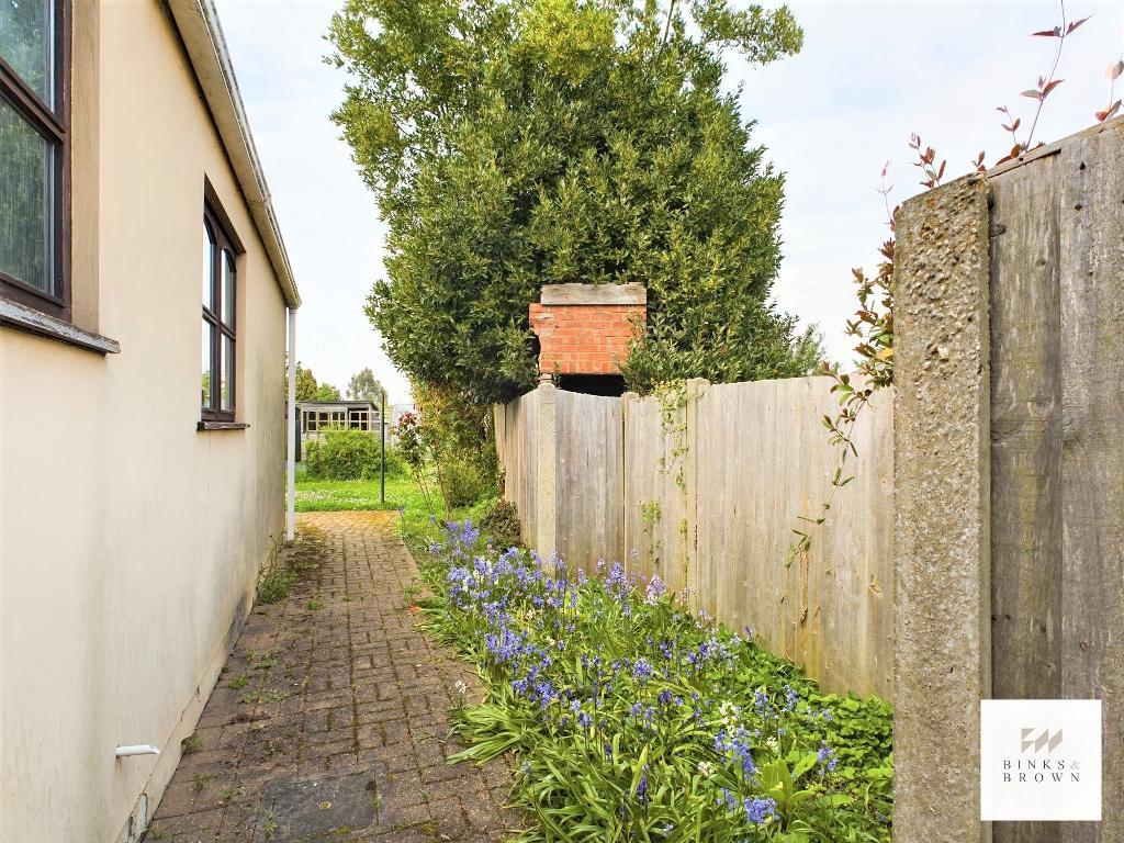 2 Bedroom Detached Bungalow For Sale in The Avenue, Fobbing, Essex