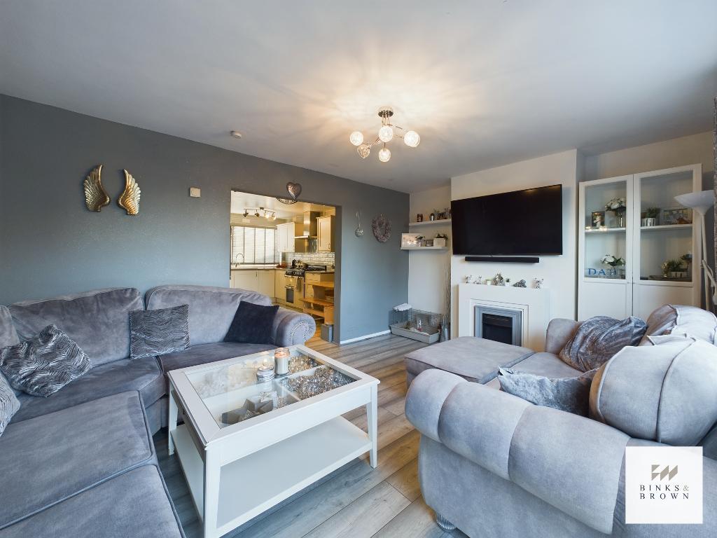 3 Bedroom Terraced House For Sale in Byron Gardens, Tilbury, Essex, RM18 8BE Binks & Brown