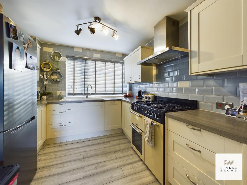 3 Bedroom Terraced House For Sale in Byron Gardens, Tilbury, Essex, RM18 8BE Binks & Brown