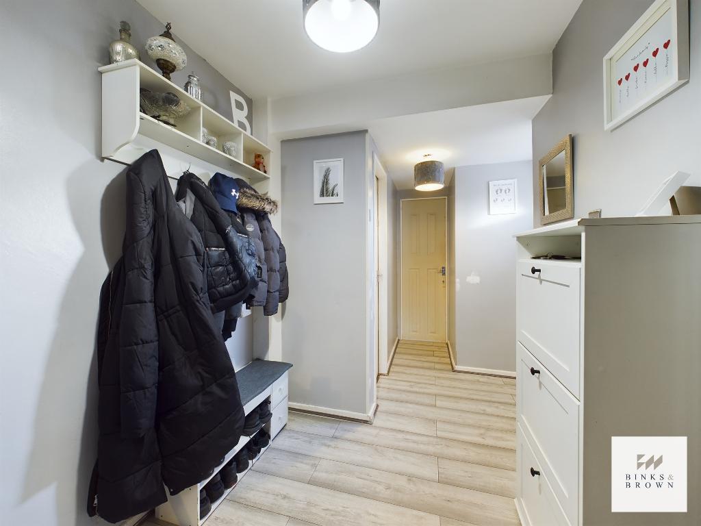 3 Bedroom Terraced House For Sale in Byron Gardens, Tilbury, Essex, RM18 8BE Binks & Brown