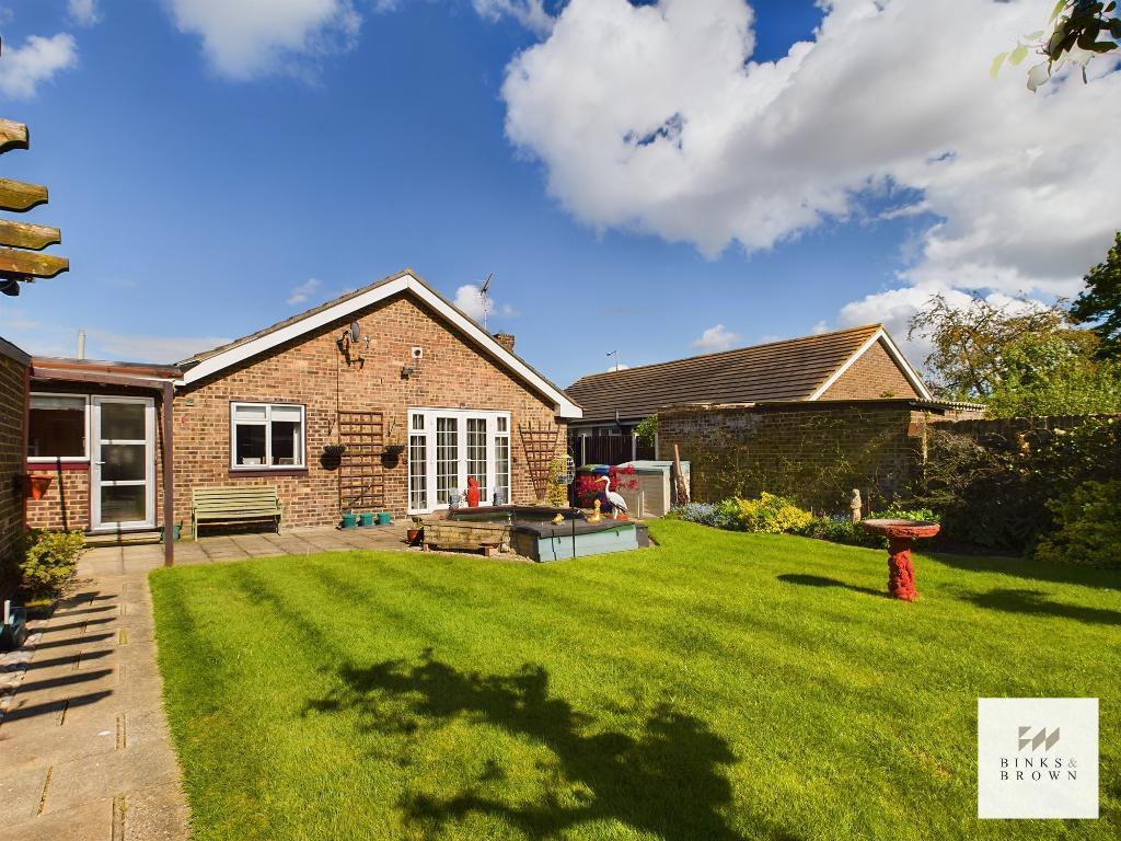 2 Bedroom Detached Bungalow For Sale in Dunstable Road, Stanford Le Hope, Essex, SS17 8QL