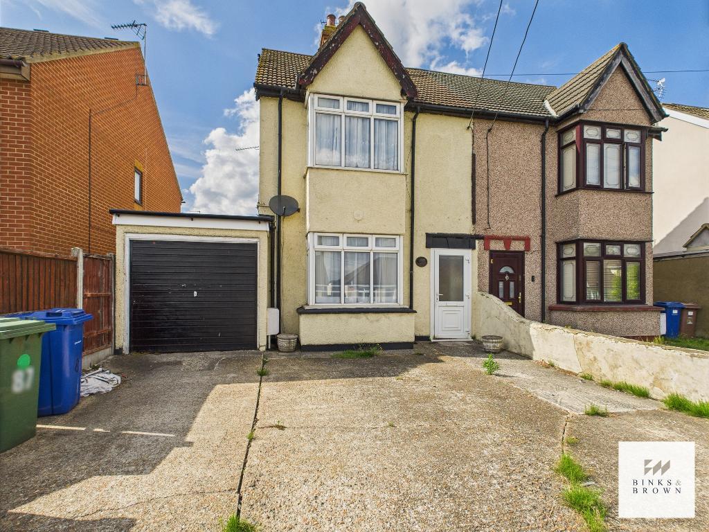 Giffords Cross Road, Corringham, Essex, SS17 7QD